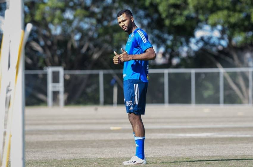  Cruzeiro faz primeiro treino após saída de Felipão; recuperado da Covid-19, Thiago volta.