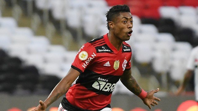  No Maracanã Flamengo goleia o São Paulo e quebra o Tabu de 04 anos.