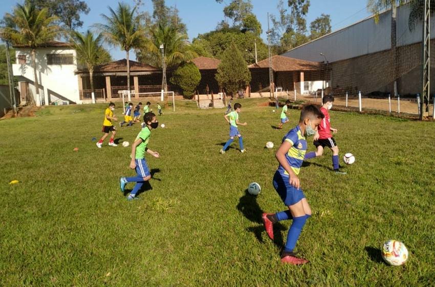  Projeto Atleta Cidadão volta as aulas no Campo Society do Rotary Club.