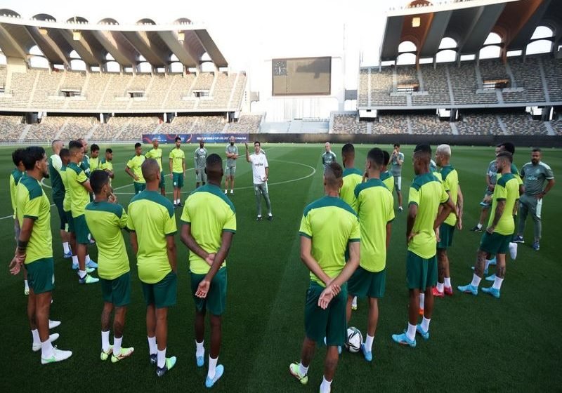  Palmeiras liga sinal de alerta com a Covid perto da estreia do Mundial; elenco tem testes marcados.