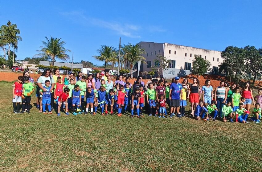  Projeto Amigo da Escola realiza partida de futebol para  comemorar o dia das mães.