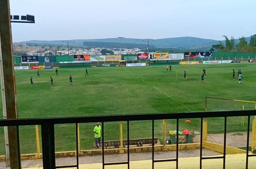  Paracatu treina para o jogo decisivo em casa contra o líder da chave Mamoré.