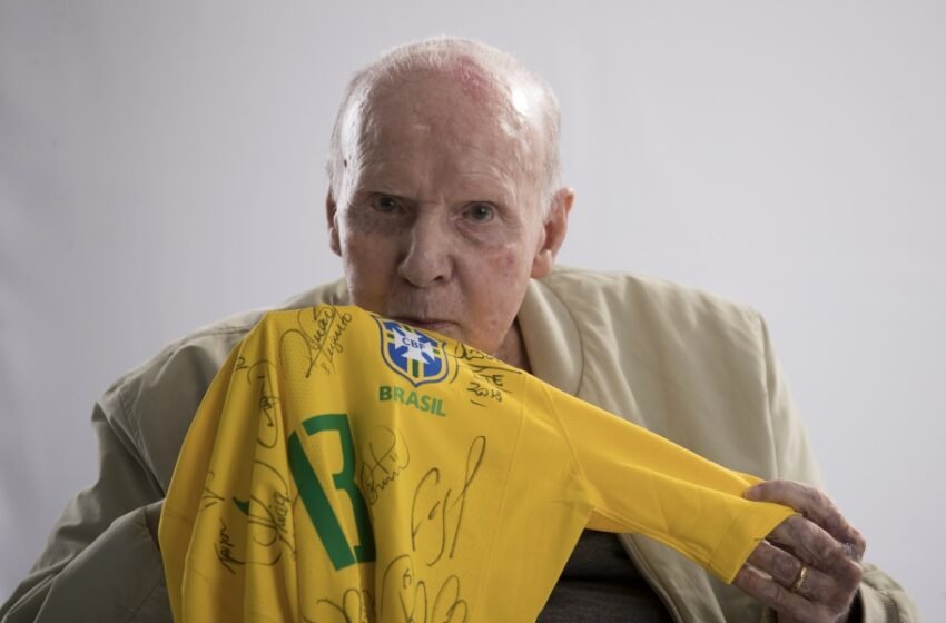  Zagallo sai de cena depois de respirar futebol por 92 anos.